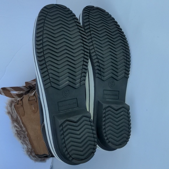 Amazon Essentials Cozy Fuzzy Boots 9 - Picture 7 of 7